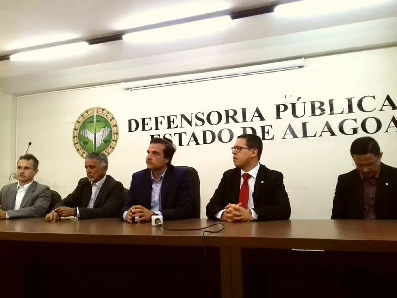 Situação dos moradores foi discutida ontem em reunião na Defensoria Pública Estadual