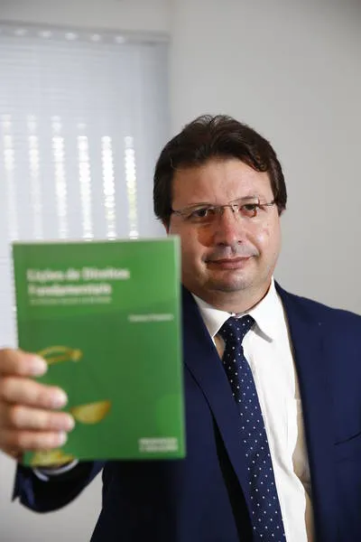 Coaracy Fonseca lançou seu mais novo livro durante a Bienal