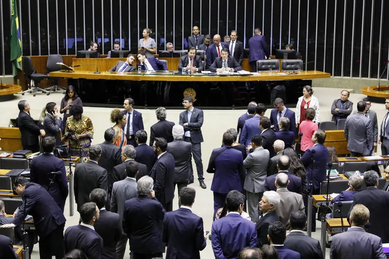 Na Câmara dos Deputados, em estágio mais adiantado, a PEC teve a admissibilidade aprovada na CCJ, semana passada