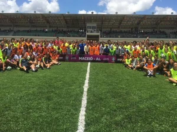 CBF faz peneira e agrupa sonhos de cerca de 300 meninas em Alagoas