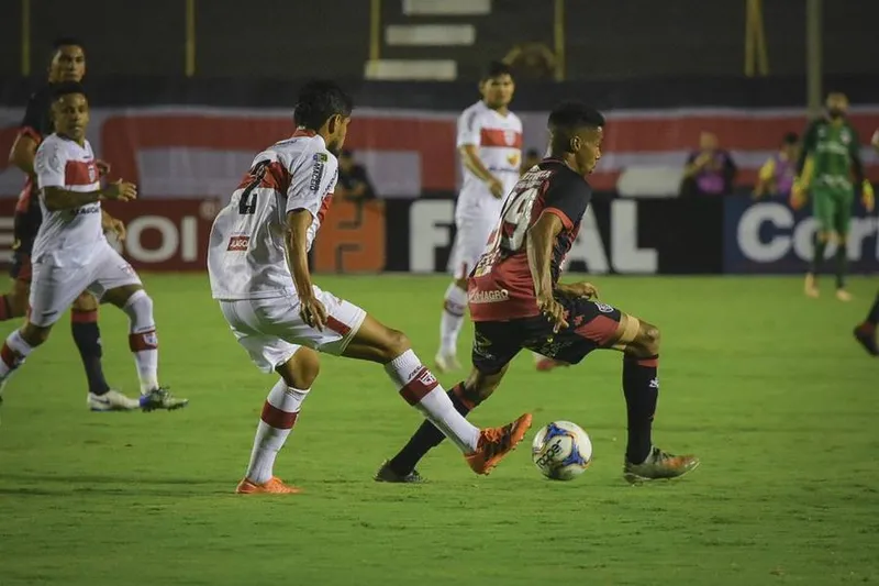 CRB ficou no empate por 2 a 2 com o Vitória na última rodada