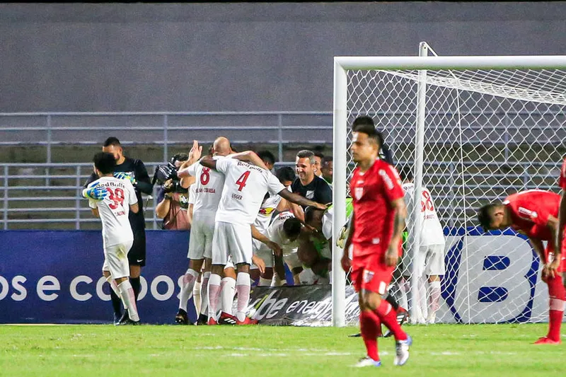 Na partida do 1º turno da Série B, no dia 27 de agosto, o CRB perdeu para o Bragantino, por 3 a 0, no Rei Pelé; neste sábado, ambos se reencontram na despedida da temporada 2019