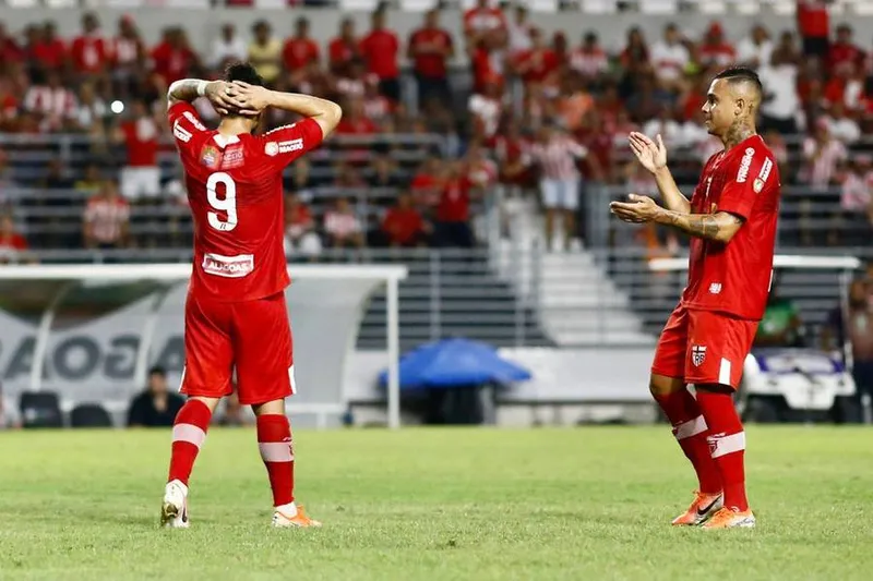 Imagem ilustrativa da imagem CRB fica no empate sem gols com o Operário e vê G4 cada vez mais distante