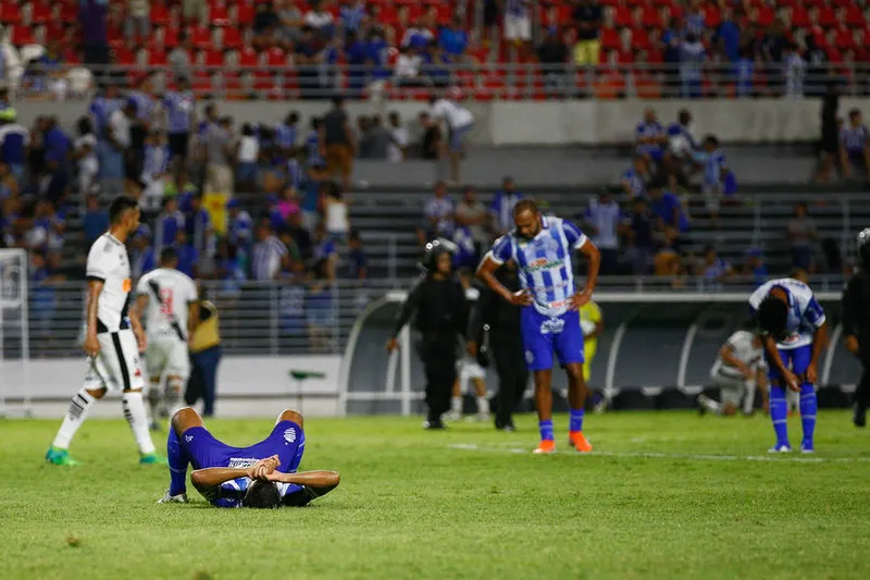 Imagem ilustrativa da imagem CSA eleva chances de rebaixamento na Série A