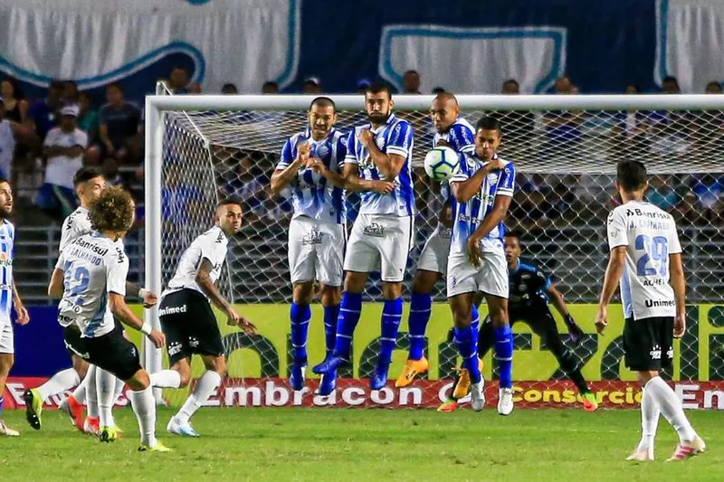 No jogo de ida deste Brasileirão, disputado no Estádio Rei Pelé, CSA e Grêmio ficaram no empate por 0 a 0; hoje as duas equipes voltam a se enfrentar e Azulão precisa pontuar