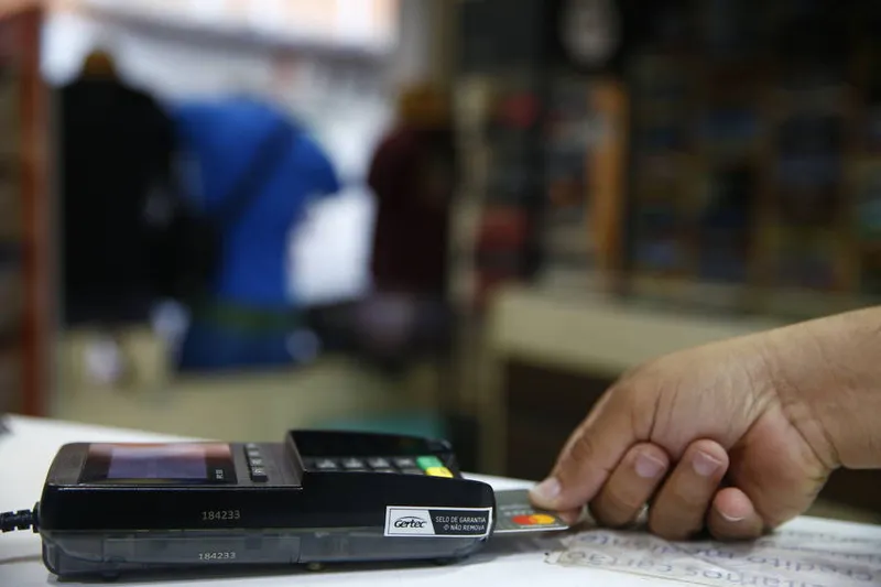 Cartão de crédito lidera ranking do endividamento na capital alagoana, aponta estudo
