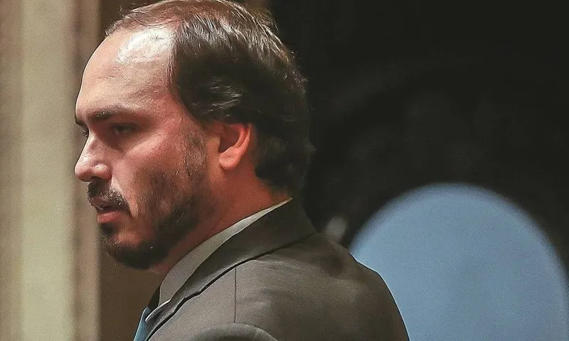 Vereador Carlos Bolsonaro estaria sendo investigado pela polícia no caso Marielle