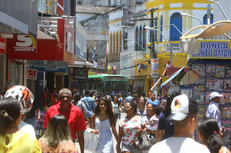 Taxas cobradas em talões de energia e faturas de cartões de crédito não vêm agradando os consumidores da capital alagoana