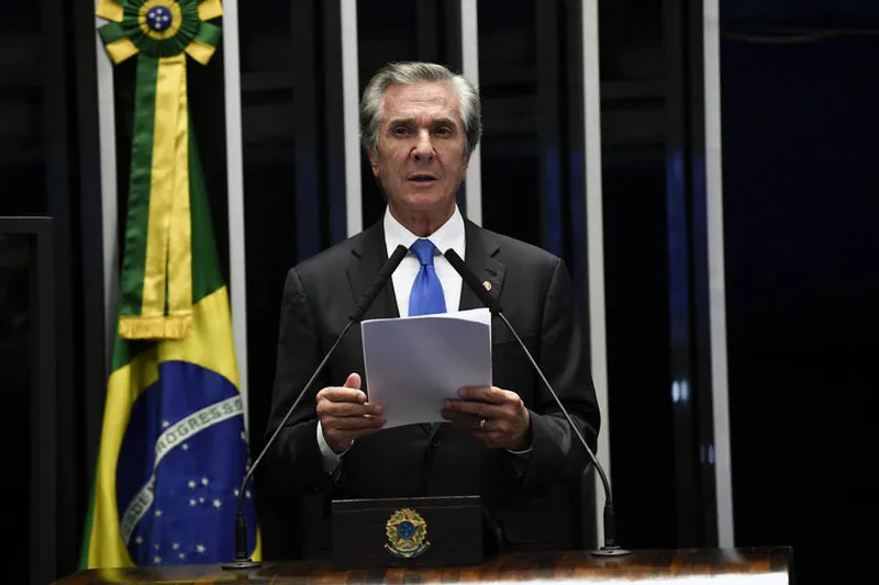 Do plenário do Senado, Collor alertou para as consequência do desastre ambiental

Em discurso, à tribuna, senador Fernando Collor (Pros-AL).

Foto: Jefferson Rudy/Agência Senado
