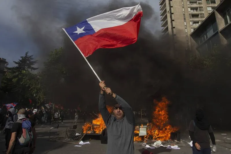 Crise no Chile, com protestos, já dura três semanas e gera indefinição quanto à final da Libertadores