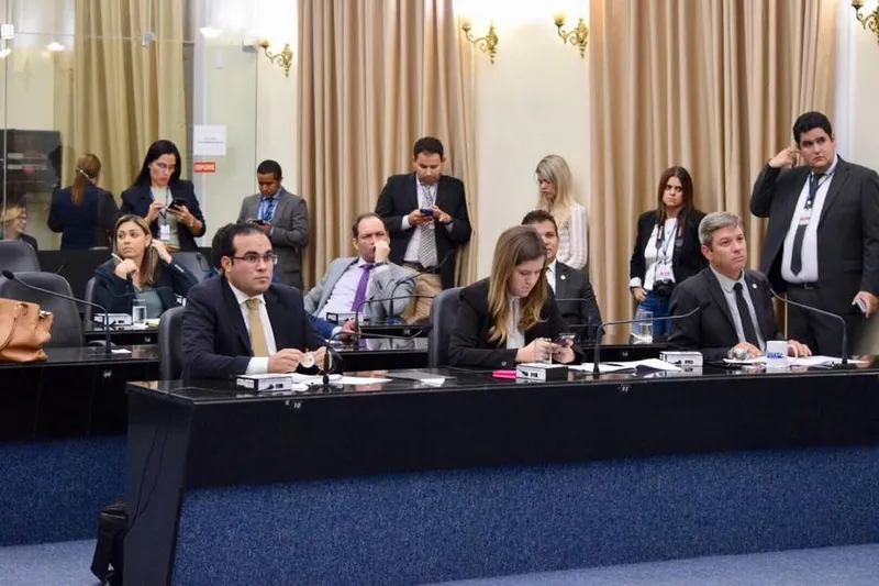 Deputados ventilam convocar o procurador-geral do Estado para explicar vetos aos PLs
