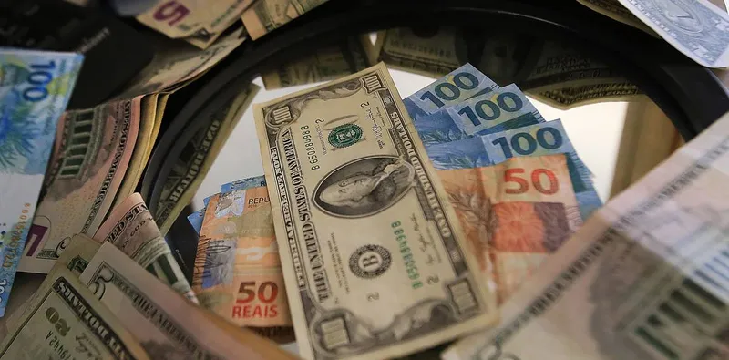 O real foi a terceira moeda que mais se desvalorizou na sessão, atrás apenas da lira turca e do florim húngaro