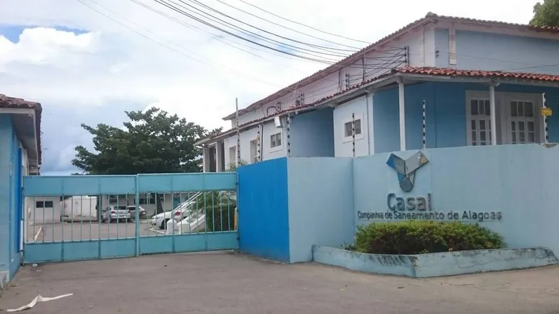 Nas repartições e departamentos da companhia, o clima é de muita apreensão