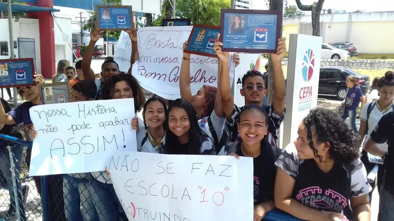 Alunos dizem que não se podem jogar fora 142 anos de história do Colégio Bom Conselho