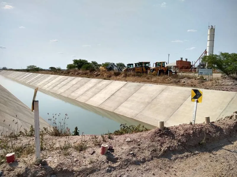 Até o final do ano passado, a construção do canal empregava mais de mil operários