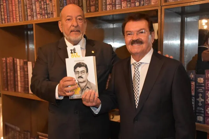 Presidente da FIEA, José Carlos Lyra homenageou Zé Alexandre, fundador do Grupo Coringa, em Arapiraca