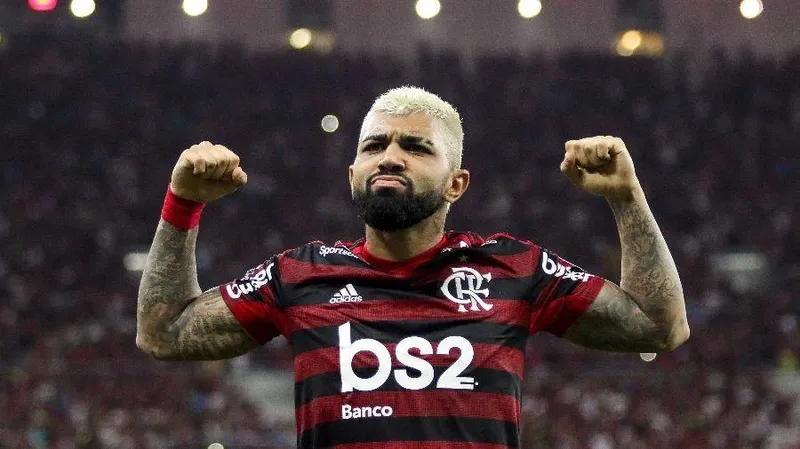 Gabigol comemora gol contra o Grêmio, pela semifinal da Liberta: ele vem sendo um dos nomes da temporada do Flamengo e tem presença confirmada na decisão deste sábado