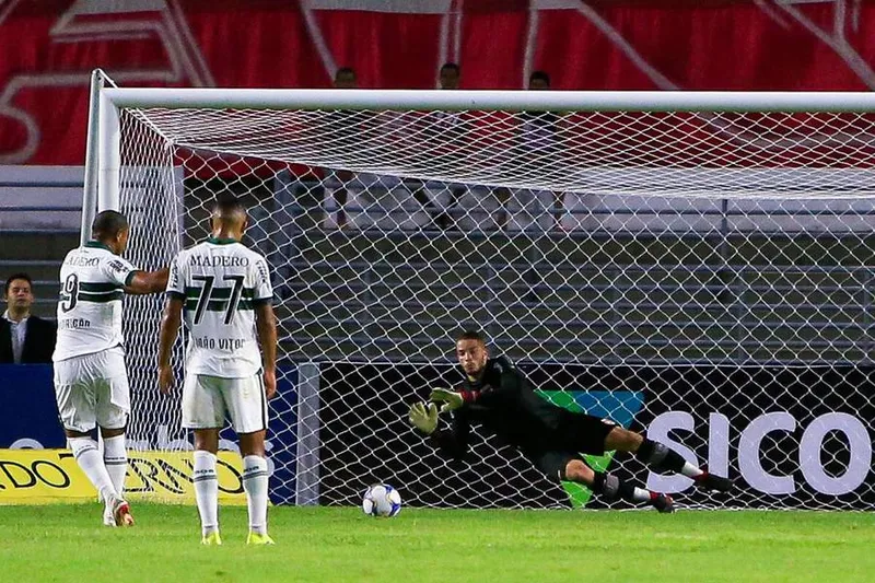 Um dos destaques do time, goleiro Edson Mardden já acertou sua renovação de contrato com o CRB