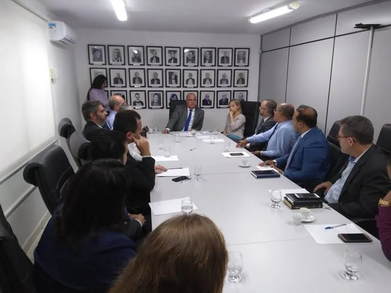 Pastores e outras lideranças reúnem-se na AD do Farol para apreciar documento solicitado pelo corregedor Fernando Tourinho