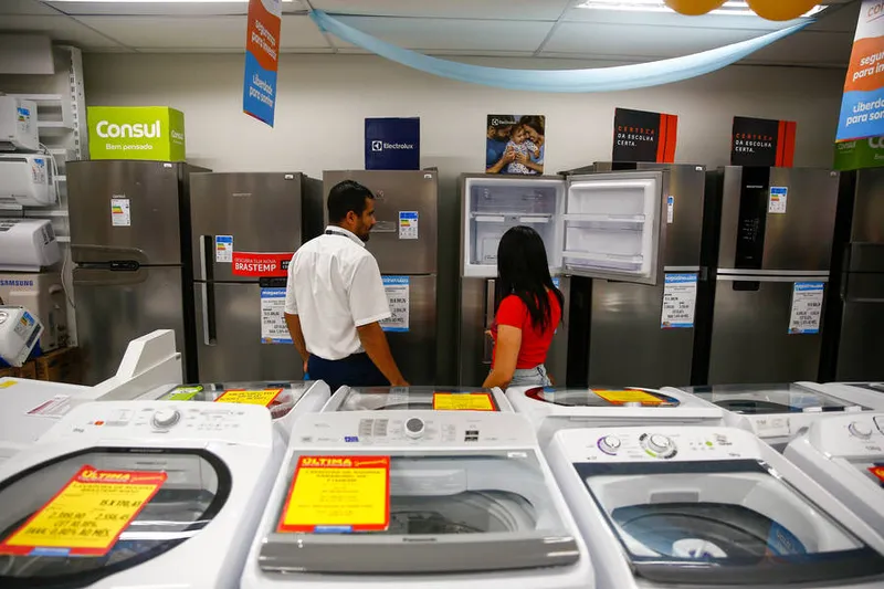 A CNC destaca que os índices Momento para Duráveis (18,9%) e Perspectiva de Consumo (12,4%) também se destacaram no comparativo anual