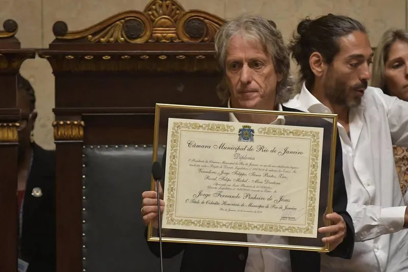 Imagem ilustrativa da imagem Jorge Jesus recebe título de cidadão honorário no Rio