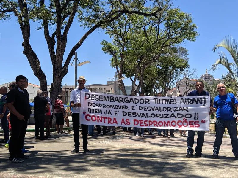 Militares pediram à Justiça que julgue um recursos da categoria para barrar despromoções