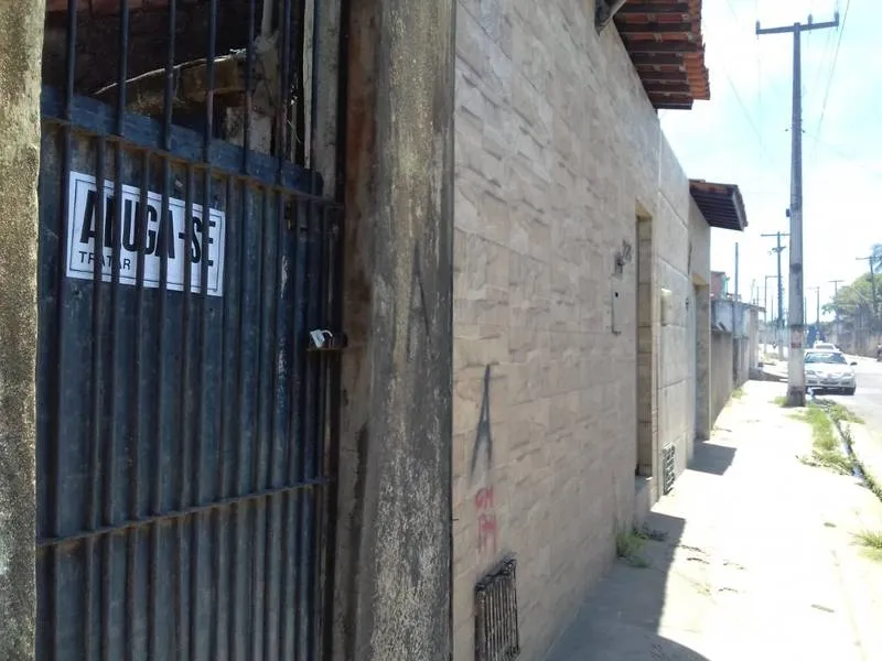 No bairro do Mutange, podem ser vistos muitos imóveis com placa de venda ou aluguel