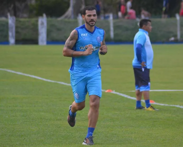 Após dois meses afastado, volante Nilton poderá ganhar a titularidade no jogo contra o Flamengo, domingo que vem