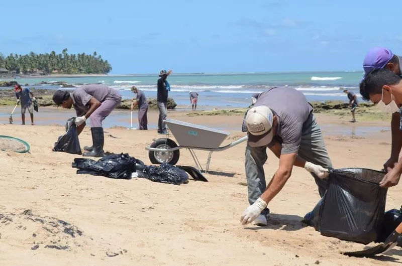 Diversas praias de Alagoas foram atingidas pelas manchas de óleo nas últimas semanas