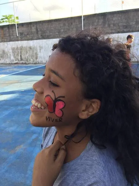 Alessandra é uma das adolescentes alcançadas pelo VIVER em Maceió: geração que em Cristo escolhe viver