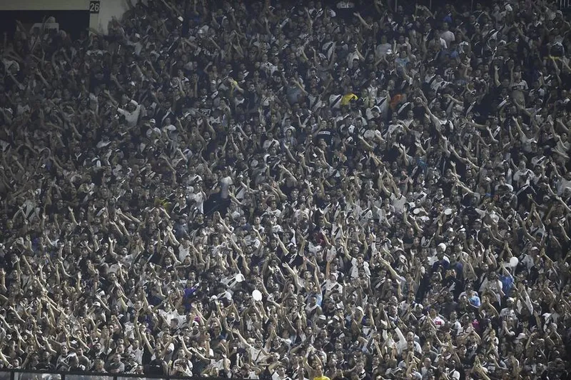 Vasco bate 139 mil, deixa Flamengo para trás e se torna o clube com mais sócios-torcedores no Brasil