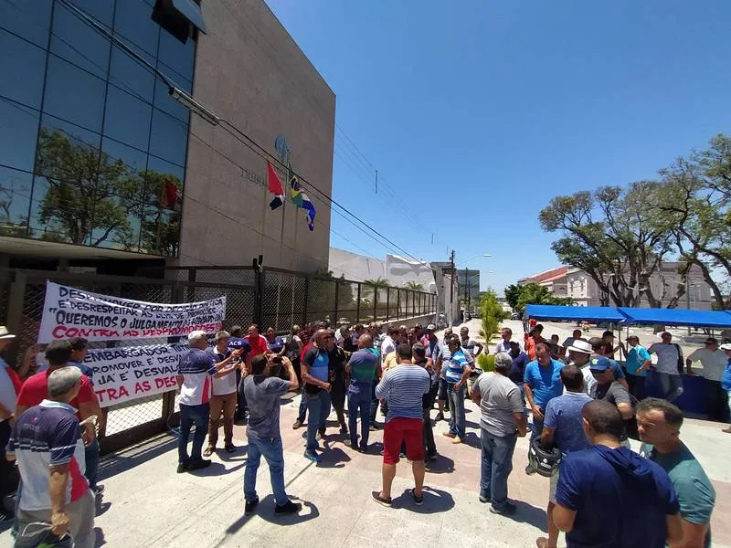 Militares realizaram um ato em frente ao Tribunal de Justiça, na terça-feira passada, para pressionar por julgamento