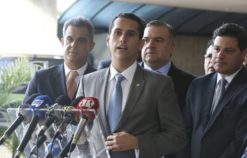 Conta para a expansão do fundo eleitoral foi apresentada pelo relator Domingos Neto
