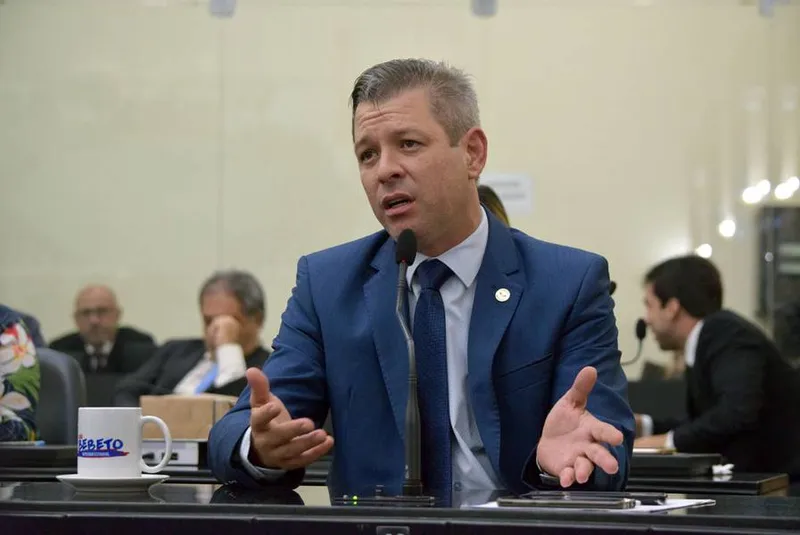 Coleta de assinaturas para criação do Aliança pelo Brasil é coordenada pelo Cabo Bebeto
