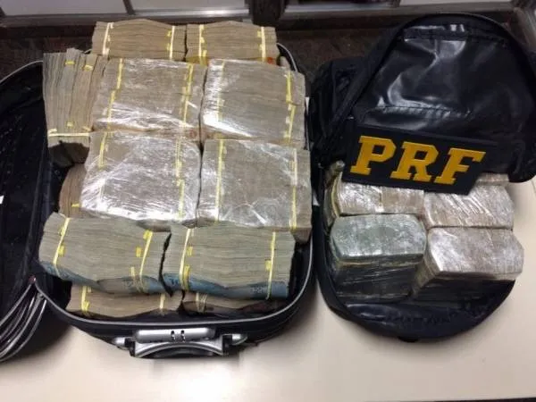 Dinheiro vivo foi encontrado dentro de uma mala no carro conduzido pelo ex-comandante da PM Marcus Pinheiro