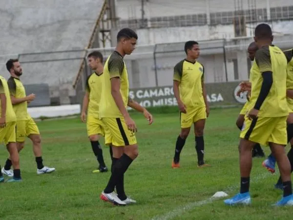 Luiz Fernando foi regularizado no Boletim Informativo Diário (BID) da CBF e já fica à disposição do técnico Maurílio Silva