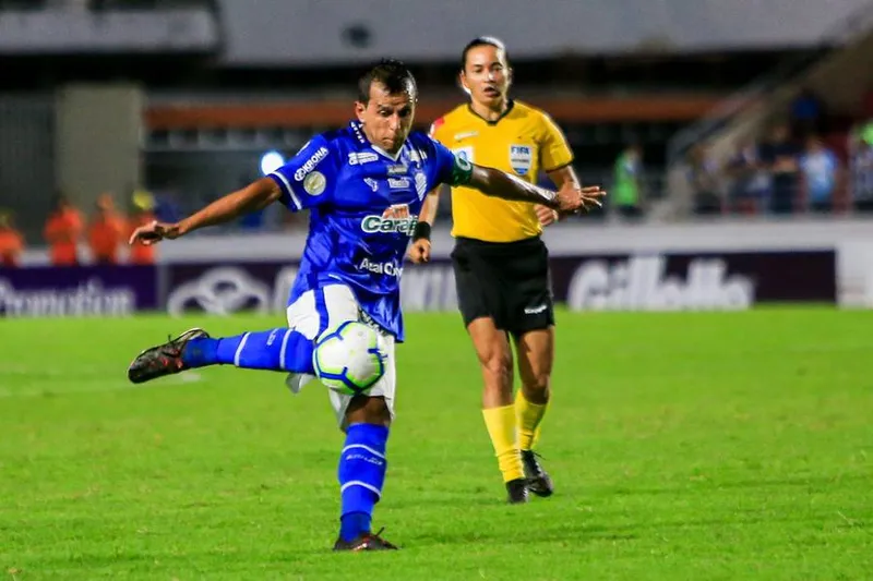Didira revelou bastidores da passagem do técnico Argel Fucks pelo Azulão do Mutange