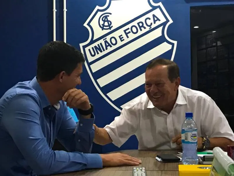 Imagem ilustrativa da imagem Barbieri chega a Maceió e se reúne com direção do CSA