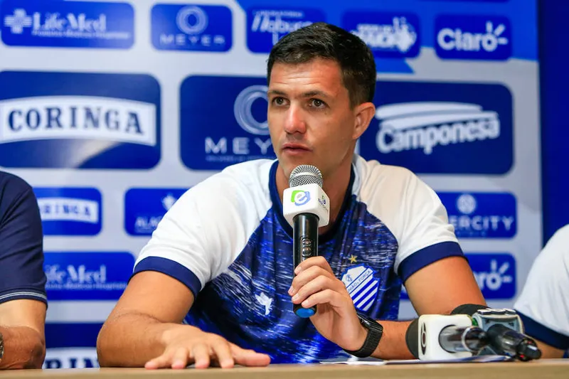 Maceió, 03 de janeiro de 2020
CSA reabrem o CT Gustavo Paiva dando início a pré-temporada de 2020, a diretoria azulina apresentou a comissão técnica liderada por Maurício Barbieri e Maldonado, assistente técnico. Alagoas - Brasil.
Foto: ©Ailton Cruz