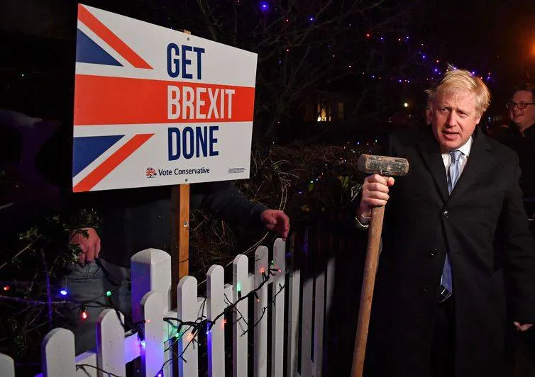 Pesquisas de boca de urna apontam ampla vitória do primeiro ministro Boris Johnson