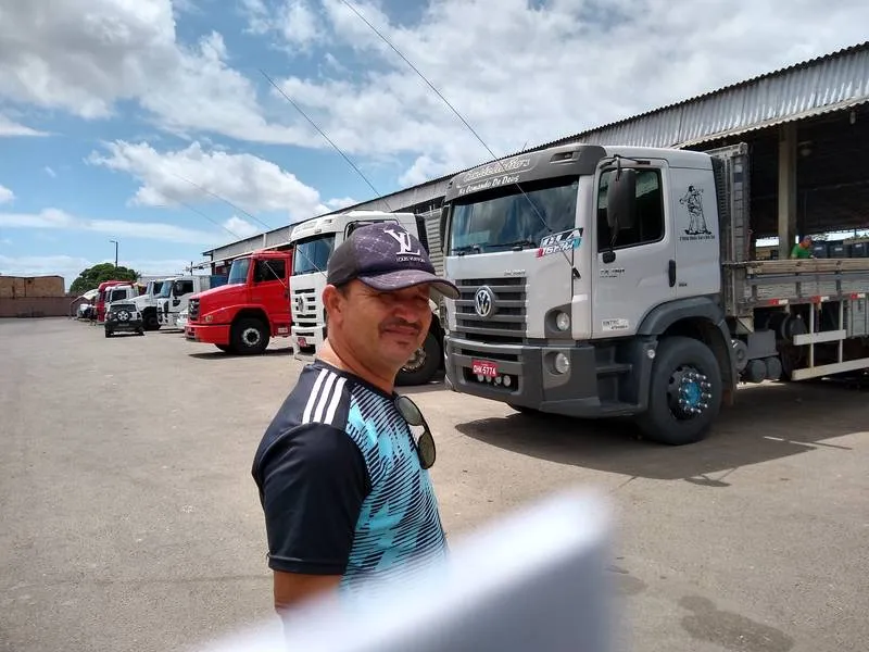 Vendedor de inhame na Ceasa, Ronaldo da Silva reclama da demora e indefinição quanto ao futuro da nova ponte