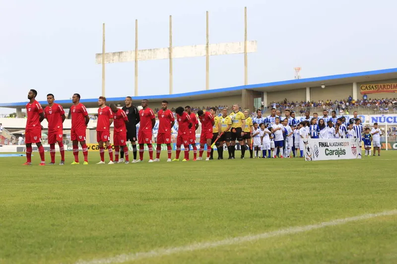 Macei, 14 de abril de 2019
Lance do jogo entre CSA e CRB. Partida vlida pela 1¼ partida da final do Campeonato Alagoano de 2019, realizada no Estdio Rei Pel, em Macei. Alagoas - Brasil.
Foto: ©Ailton Cruz