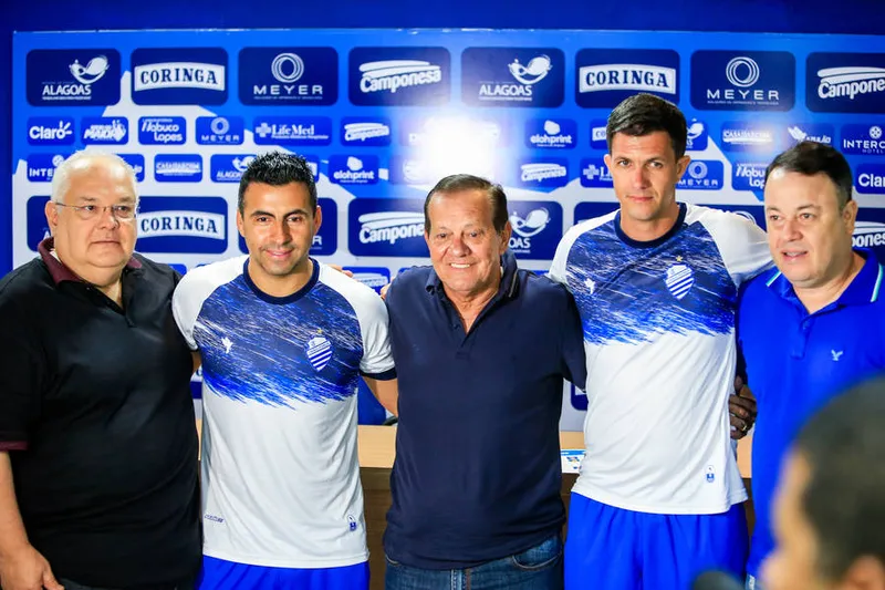 Maceió, 03 de janeiro de 2020
CSA reabrem o CT Gustavo Paiva dando início a pré-temporada de 2020, a diretoria azulina apresentou a comissão técnica liderada por Maurício Barbieri e Maldonado, assistente técnico. Alagoas - Brasil.
Foto: ©Ailton Cruz
