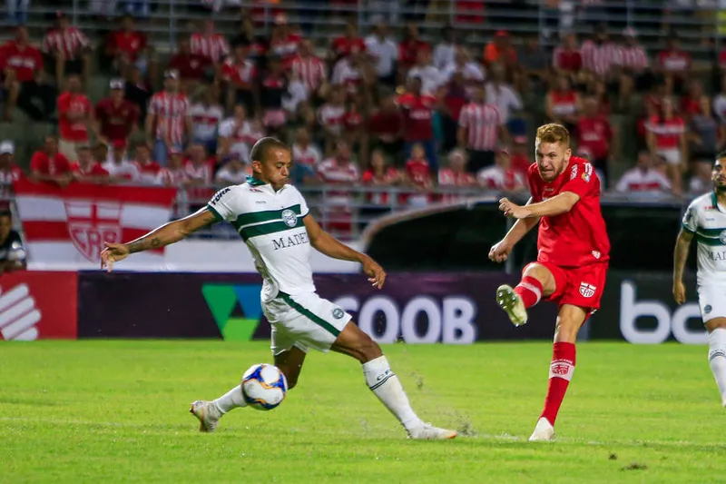 Maceió, 20 de maio de 2019
Lance do jogo entre CRB e Coritiba. Partida válida 4ª rodada da da Série B, do Campeonato Brasileiro, realizada no Estádio Rei Pelé. Alagoas - Brasil.
Foto: ©Ailton Cruz