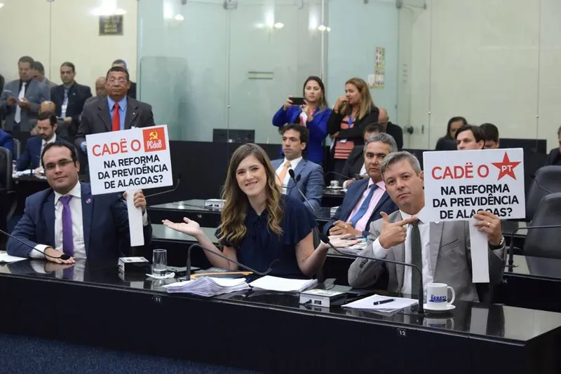 Um dos deputados que tentou convencer o governo foi Davi Maia (esq), mas sem sucesso