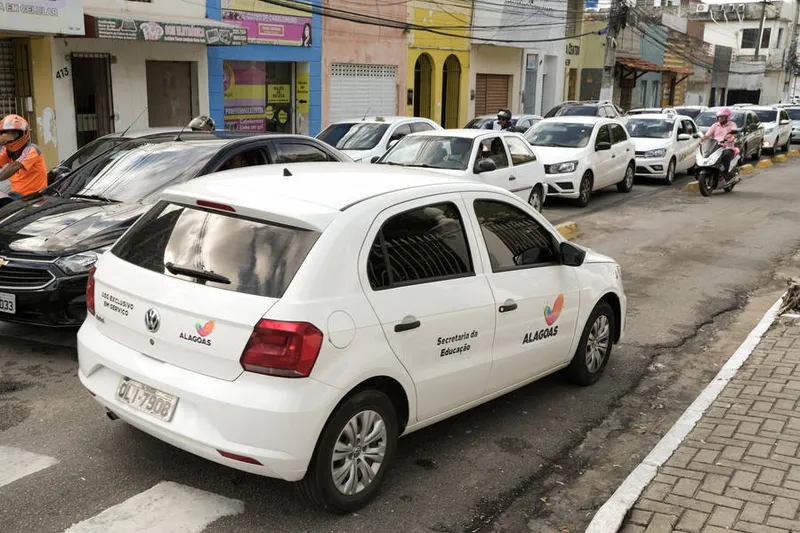 Imagem ilustrativa da imagem GOVERNO RENAN FILHO AUMENTA GASTOS COM LOCAÇÃO DE VEÍCULOS