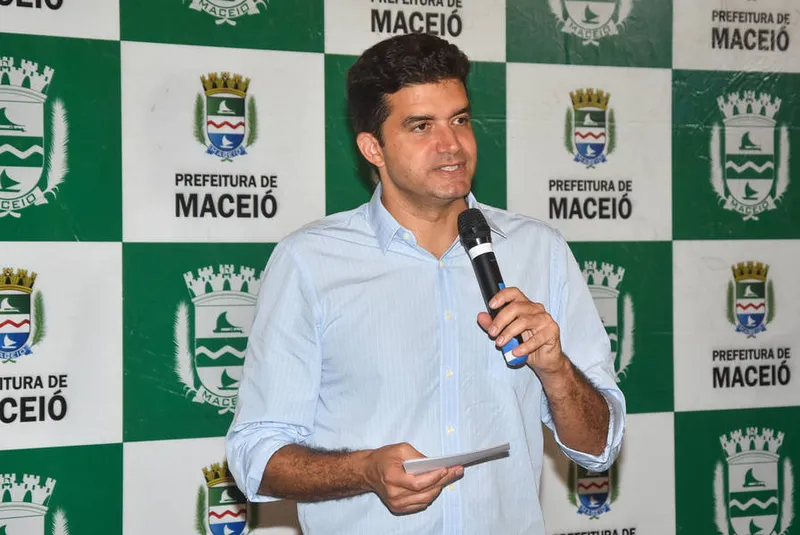 Rui Palmeira encerra o mandato em dezembro e até lá articula sua sucessão com o PSDB