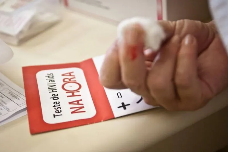 Imagem ilustrativa da imagem PRECONCEITO E DISCRIMINAÇÃO AFETAM PORTADORES DO HIV