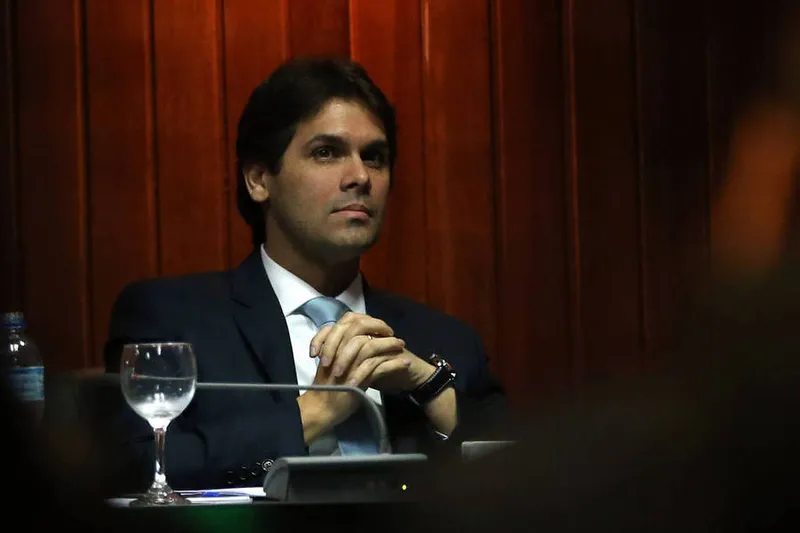 Renato Vieira deixa a presidência do INSS em meio ao caos que se instalou no órgão