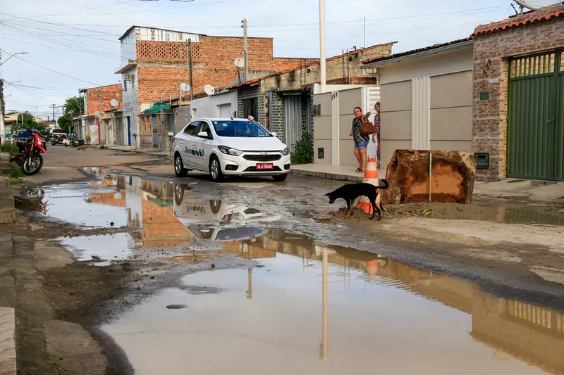 Falta de estrutura provoca acúmulo de esgoto no Joaquim Leão